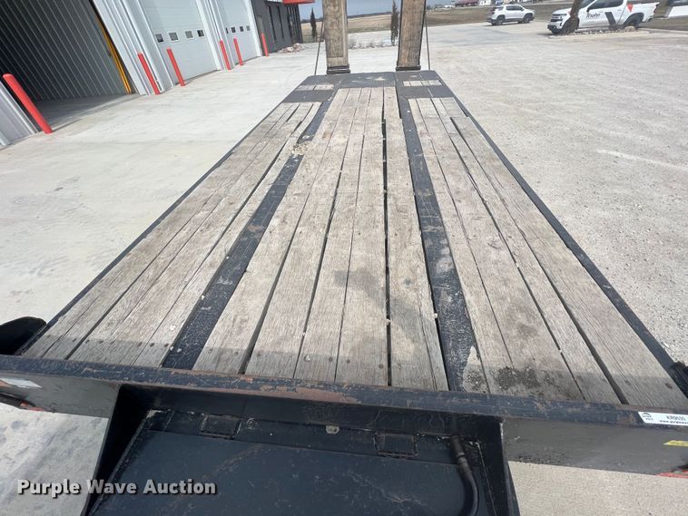 image for item KR9535 2017 Eager Beaver 20XPT  equipment trailer