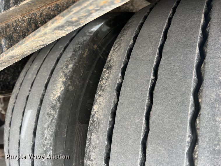 image for item KR9535 2017 Eager Beaver 20XPT  equipment trailer