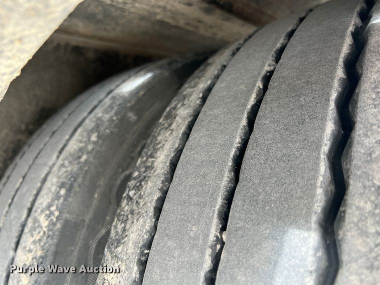 image for item KR9535 2017 Eager Beaver 20XPT  equipment trailer