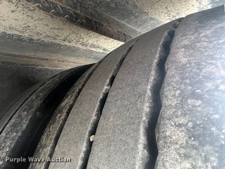 image for item KR9535 2017 Eager Beaver 20XPT  equipment trailer