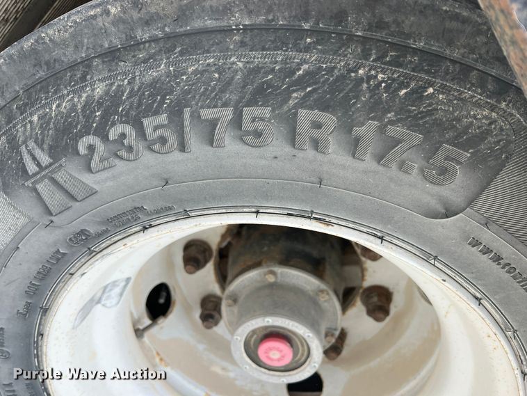 image for item KR9535 2017 Eager Beaver 20XPT  equipment trailer