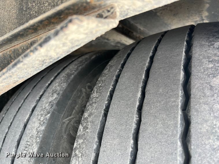 image for item KR9535 2017 Eager Beaver 20XPT  equipment trailer