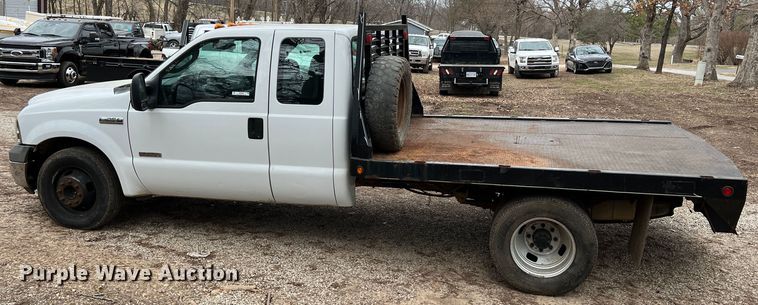 image for item KR9538 2007 Ford F350 Super Duty XL  SuperCab flatbed pickup truck