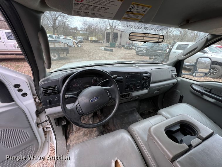 image for item KR9538 2007 Ford F350 Super Duty XL  SuperCab flatbed pickup truck