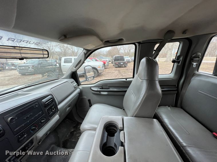 image for item KR9538 2007 Ford F350 Super Duty XL  SuperCab flatbed pickup truck