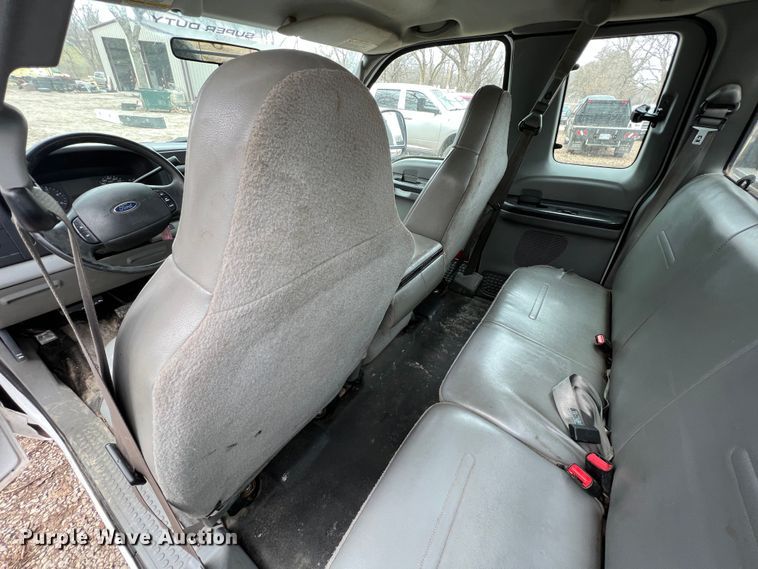 image for item KR9538 2007 Ford F350 Super Duty XL  SuperCab flatbed pickup truck