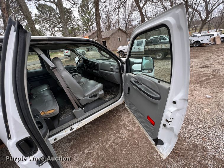 image for item KR9538 2007 Ford F350 Super Duty XL  SuperCab flatbed pickup truck