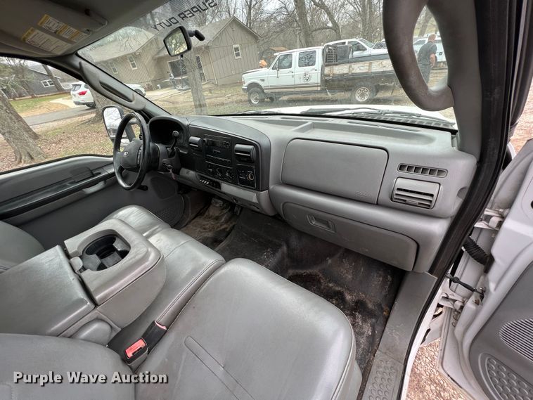 image for item KR9538 2007 Ford F350 Super Duty XL  SuperCab flatbed pickup truck