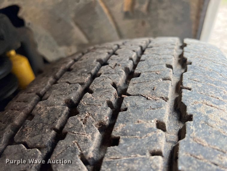 image for item KR9538 2007 Ford F350 Super Duty XL  SuperCab flatbed pickup truck