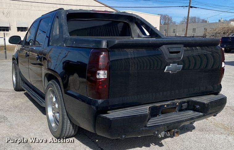 image for item KV9730 2007 Chevrolet Avalanche  Crew Cab pickup truck