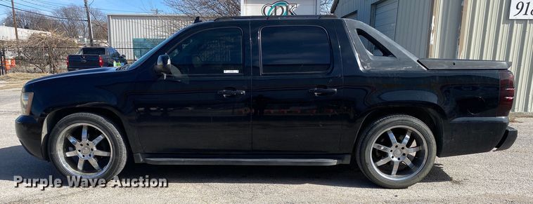 image for item KV9730 2007 Chevrolet Avalanche  Crew Cab pickup truck
