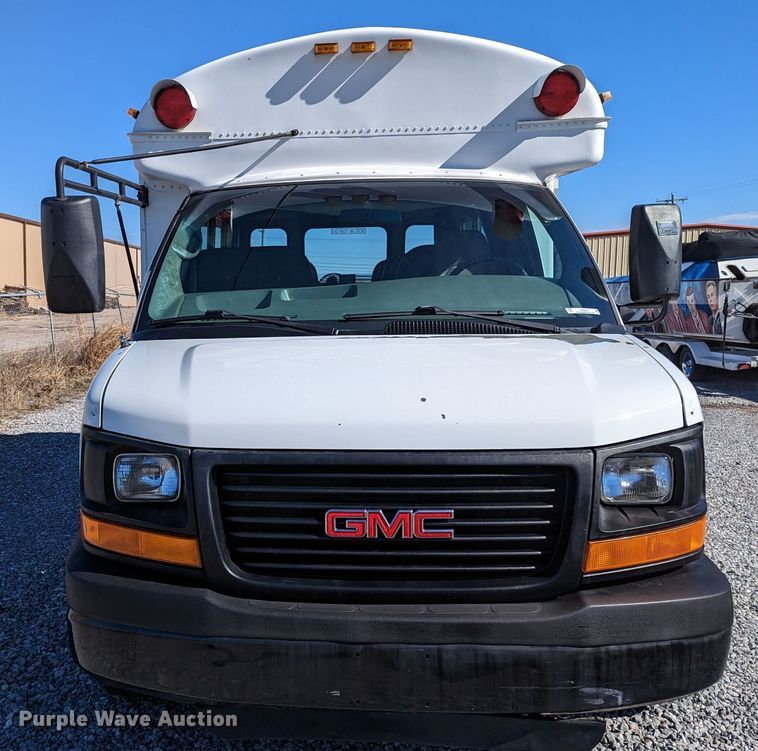 image for item LF9572 2004 GMC Savana G3500  school bus