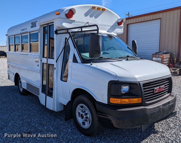 image for item LF9572 2004 GMC Savana G3500  school bus