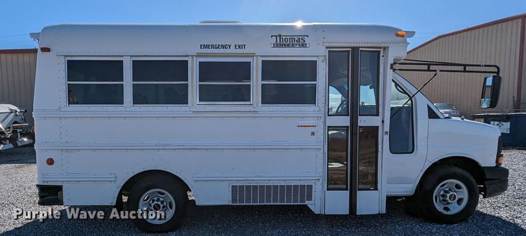 image for item LF9572 2004 GMC Savana G3500  school bus