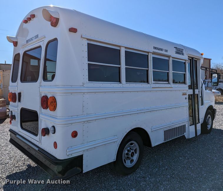 image for item LF9572 2004 GMC Savana G3500  school bus