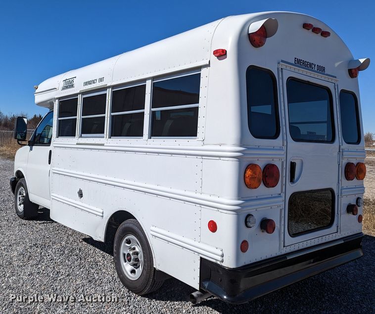 image for item LF9572 2004 GMC Savana G3500  school bus