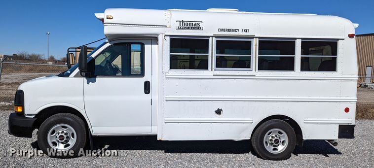 image for item LF9572 2004 GMC Savana G3500  school bus