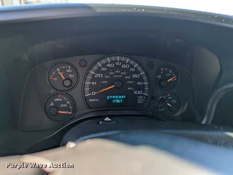 image for item LF9572 2004 GMC Savana G3500  school bus