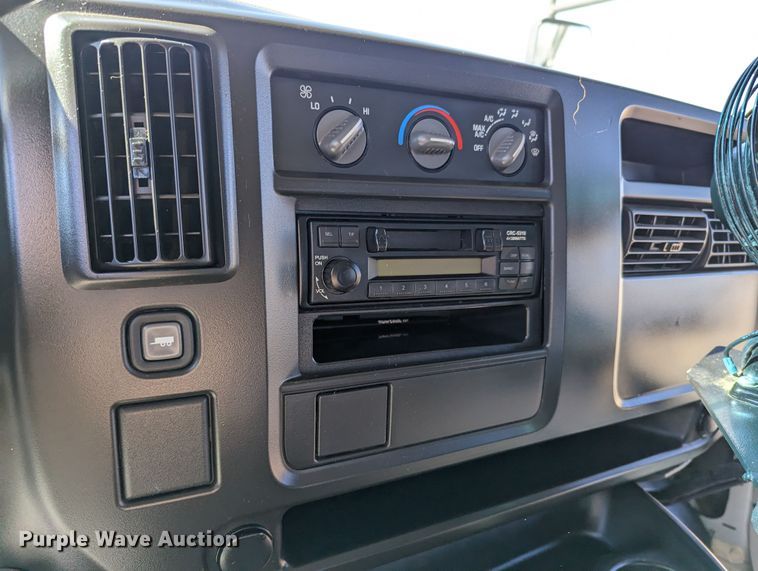 image for item LF9572 2004 GMC Savana G3500  school bus