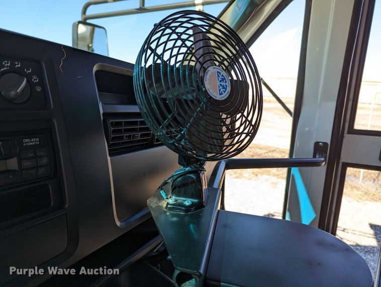 image for item LF9572 2004 GMC Savana G3500  school bus