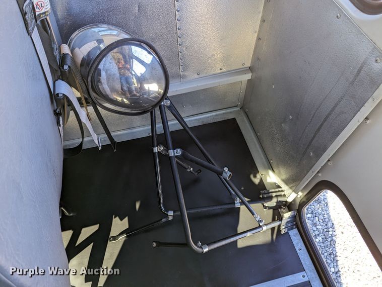 image for item LF9572 2004 GMC Savana G3500  school bus