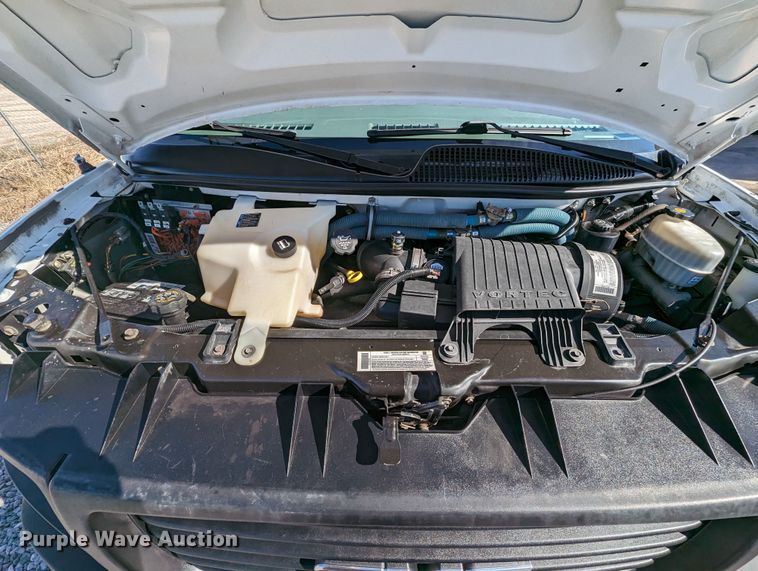 image for item LF9572 2004 GMC Savana G3500  school bus