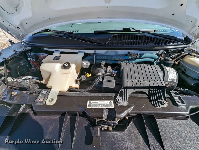 image for item LF9572 2004 GMC Savana G3500  school bus