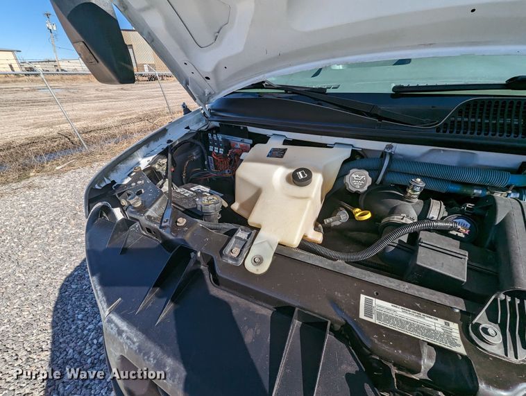 image for item LF9572 2004 GMC Savana G3500  school bus