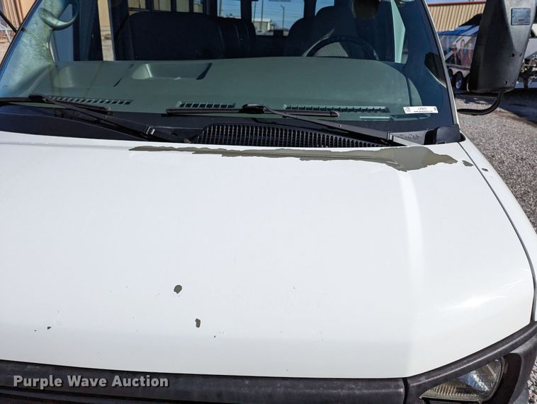 image for item LF9572 2004 GMC Savana G3500  school bus