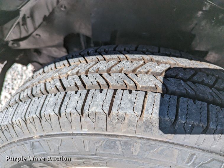 image for item LF9572 2004 GMC Savana G3500  school bus