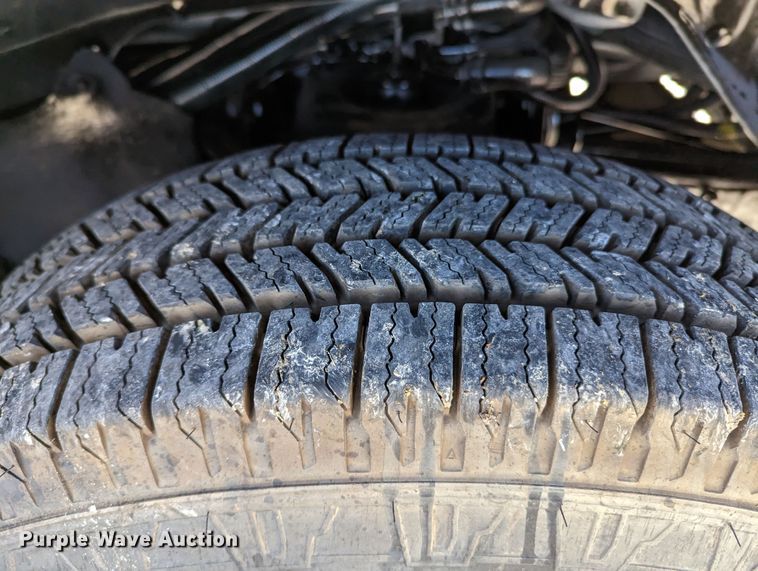 image for item LF9572 2004 GMC Savana G3500  school bus