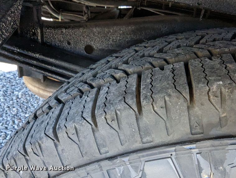 image for item LF9572 2004 GMC Savana G3500  school bus