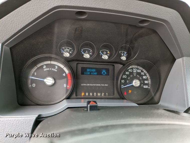 image for item LF9726 2011 Ford F450 Super Duty  truck cab and chassis