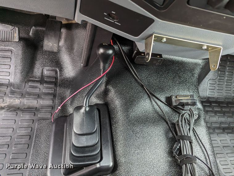 image for item LF9726 2011 Ford F450 Super Duty  truck cab and chassis