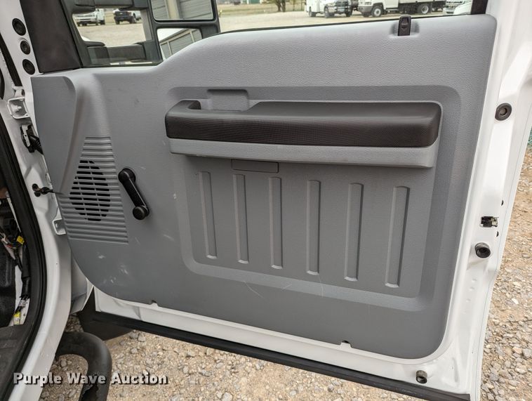 image for item LF9726 2011 Ford F450 Super Duty  truck cab and chassis