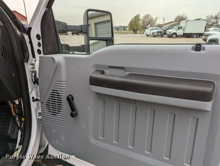 image for item LF9726 2011 Ford F450 Super Duty  truck cab and chassis