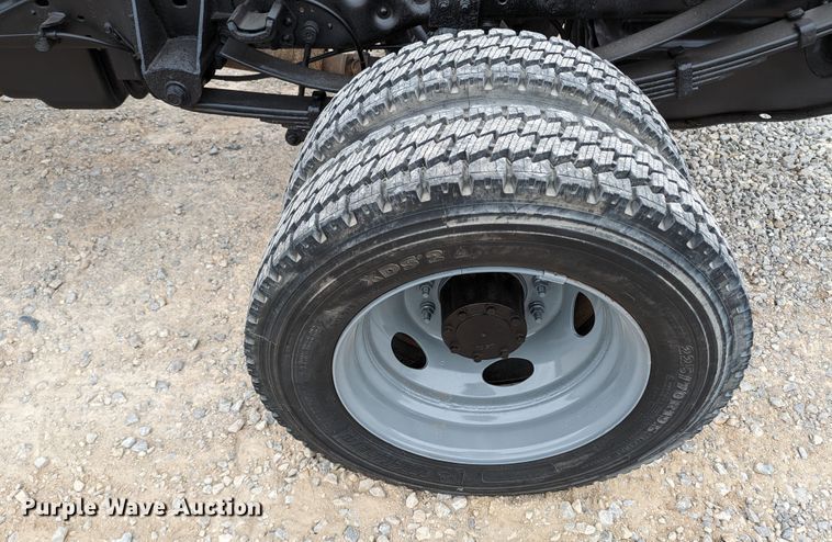 image for item LF9726 2011 Ford F450 Super Duty  truck cab and chassis