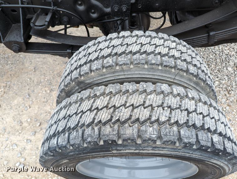 image for item LF9726 2011 Ford F450 Super Duty  truck cab and chassis