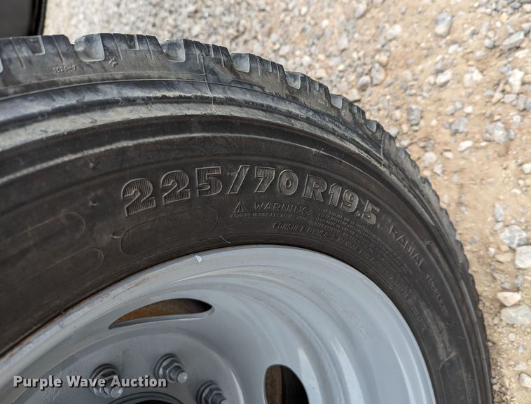 image for item LF9726 2011 Ford F450 Super Duty  truck cab and chassis