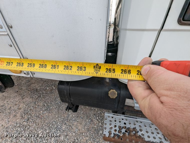 image for item LF9729 2002 Freightliner FL70  box truck