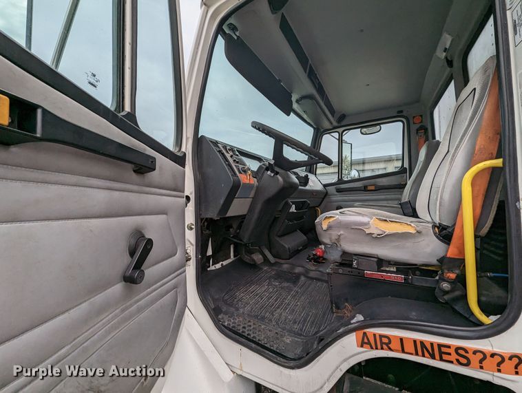 image for item LF9729 2002 Freightliner FL70  box truck