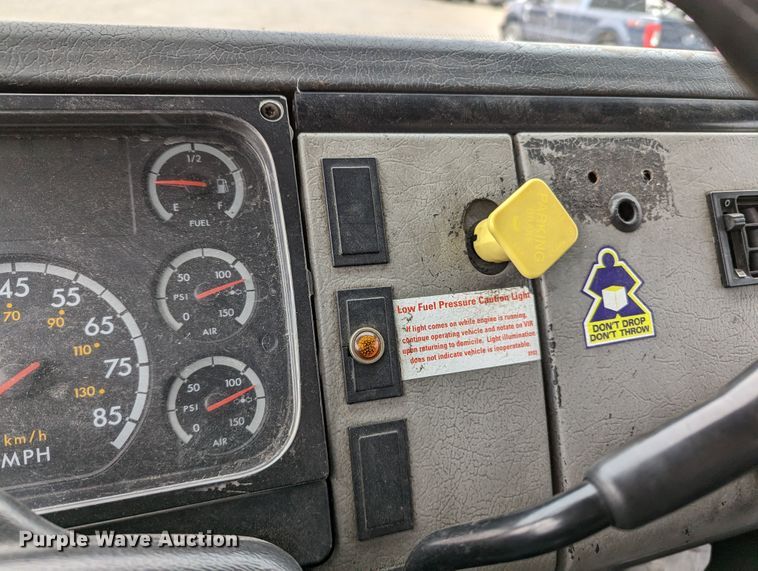 image for item LF9729 2002 Freightliner FL70  box truck