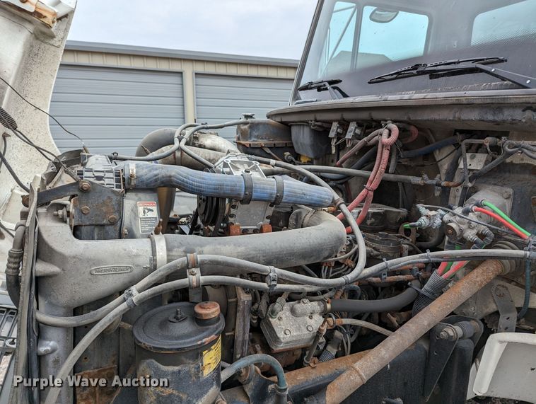 image for item LF9729 2002 Freightliner FL70  box truck