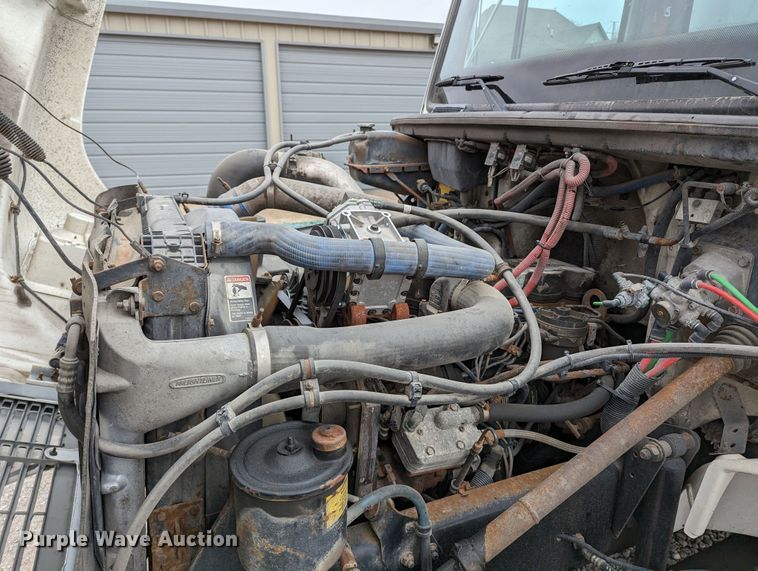 image for item LF9729 2002 Freightliner FL70  box truck