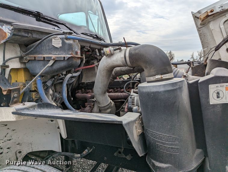 image for item LF9729 2002 Freightliner FL70  box truck