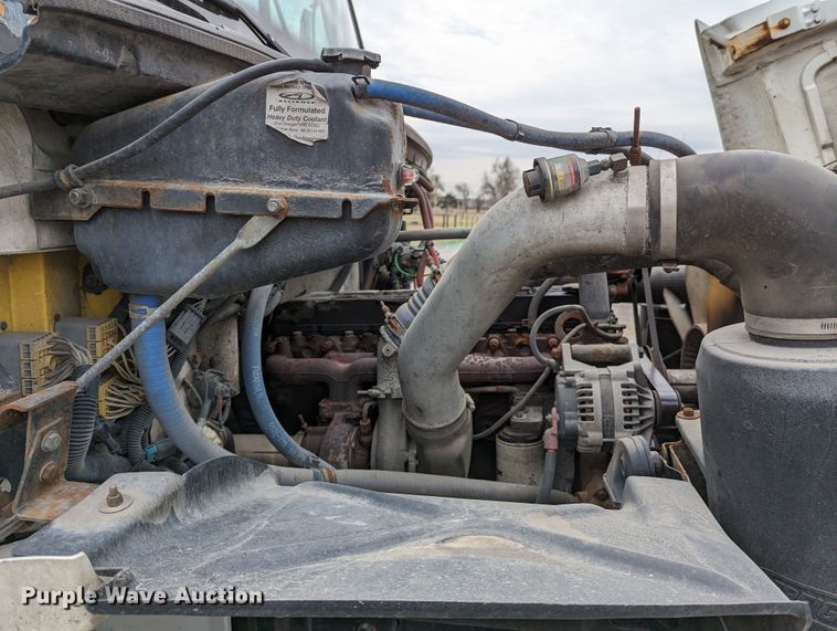 image for item LF9729 2002 Freightliner FL70  box truck