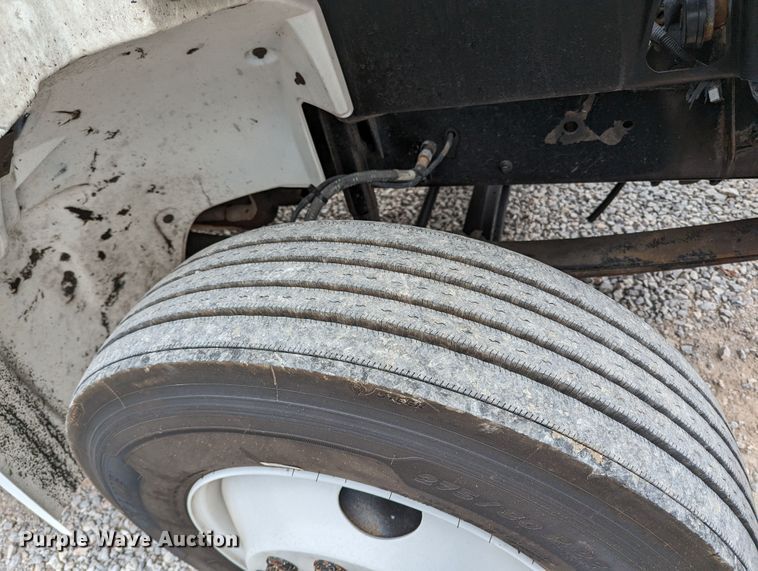 image for item LF9729 2002 Freightliner FL70  box truck