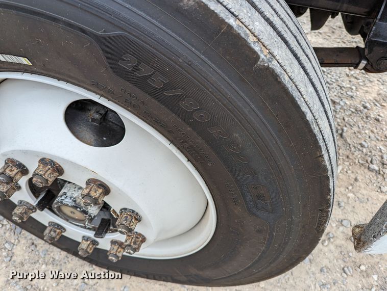 image for item LF9729 2002 Freightliner FL70  box truck