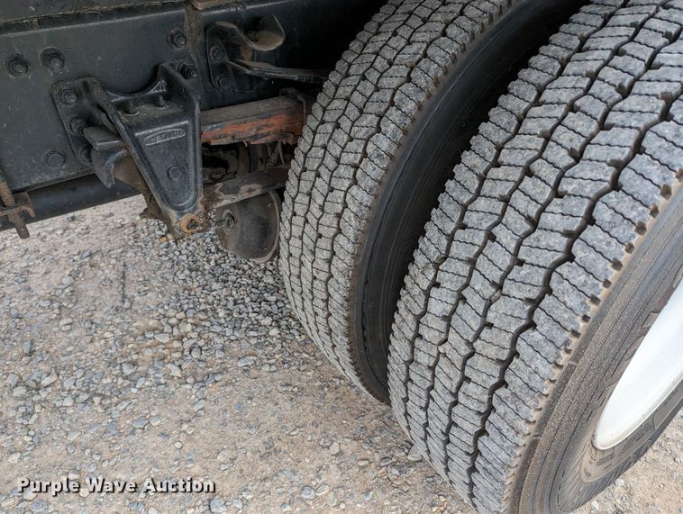 image for item LF9729 2002 Freightliner FL70  box truck