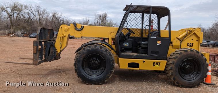image for item LF9733 2001 Caterpillar TH83  telehandler